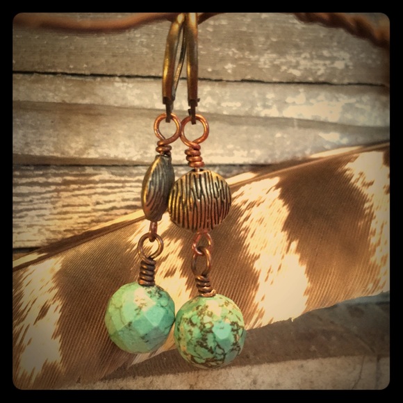 Beautiful turquoise and brass earrings - Picture 1 of 3
